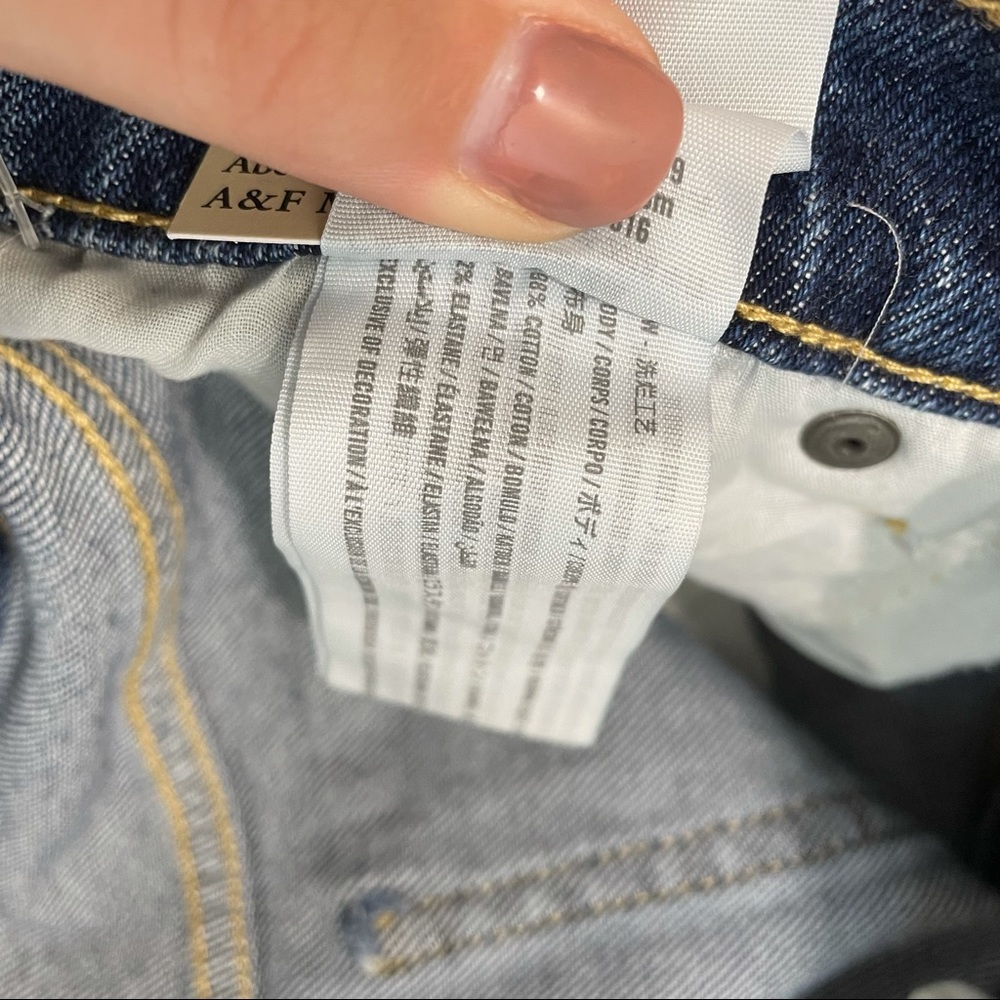 NWT Abercrombie & Fitch Mom Jeans Medium Wash Distressed Ripped 6 Short 28 - Picture 7 of 7